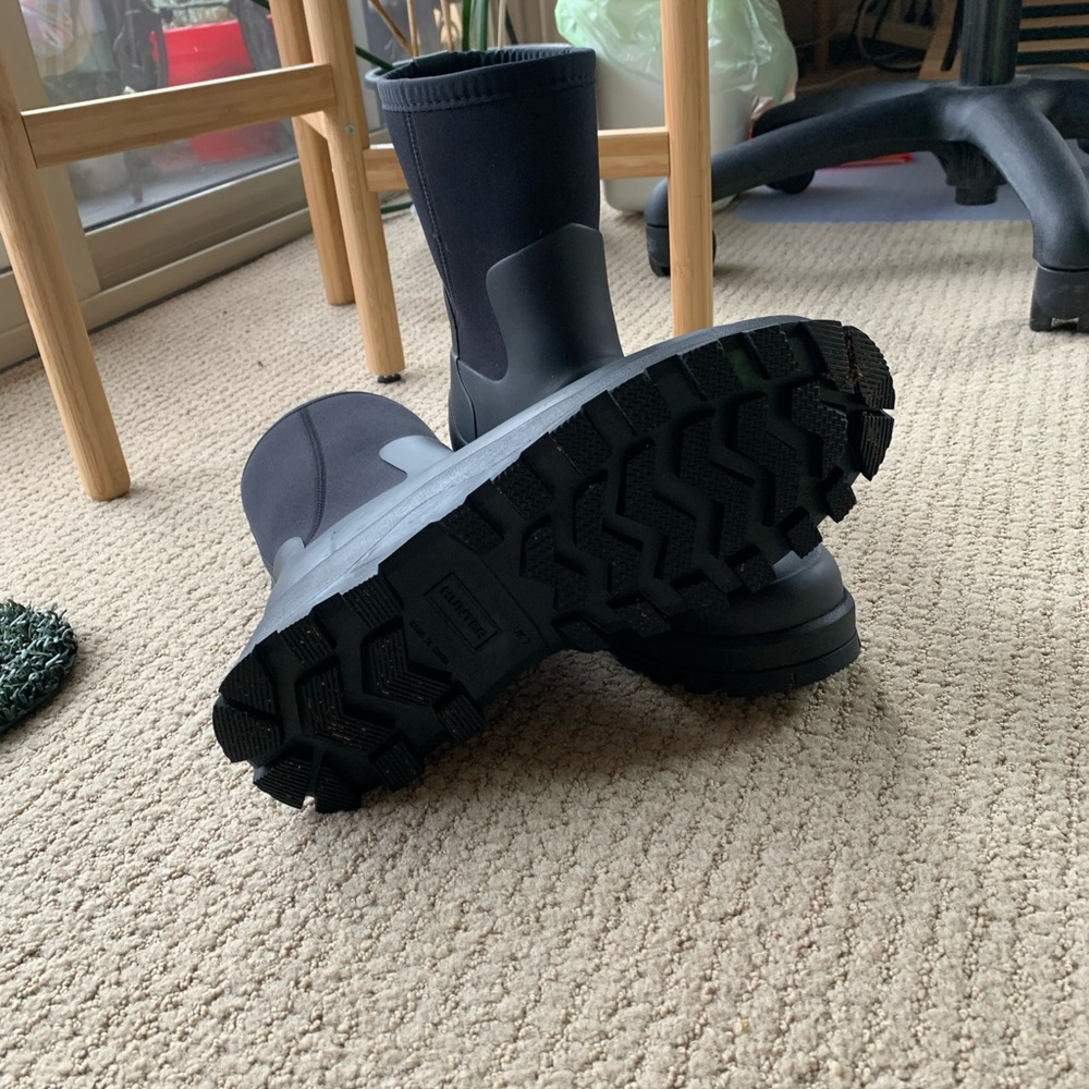 Hunter like new rain boots, in "m" width, not for wide feet